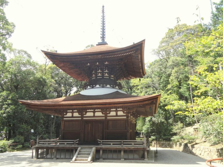 滋賀の石山寺は紫式部が開花した平安女流文学の舞台